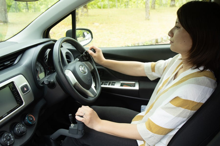 手動運転装置が付いた車（画像：タスク）