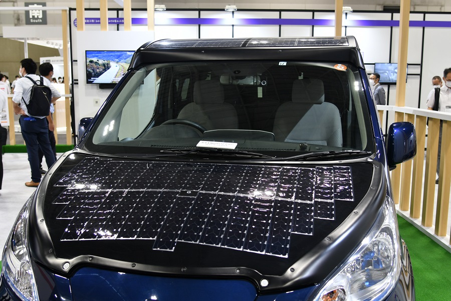 日産「e-NV200」をベースにした太陽光パネル実証車両（画像：Merkmal編集部）