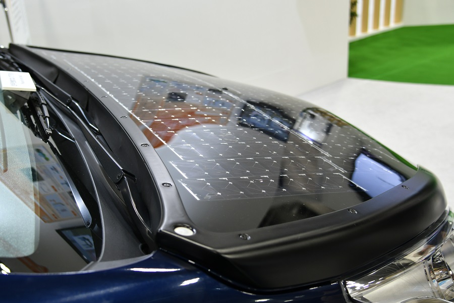 日産「e-NV200」をベースにした太陽光パネル実証車両（画像：Merkmal編集部）
