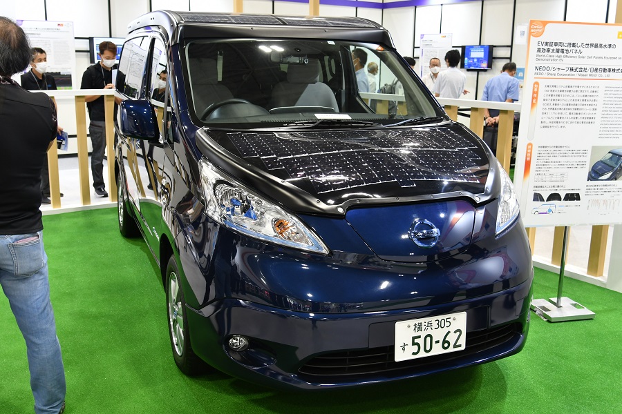 日産「e-NV200」をベースにした太陽光パネル実証車両（画像：Merkmal編集部）