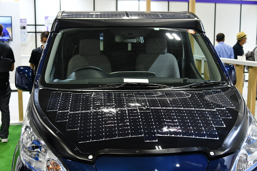 日産「e-NV200」をベースにした太陽光パネル実証車両（画像：Merkmal編集部）