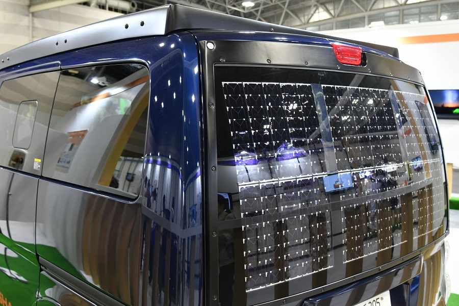 日産「e-NV200」をベースにした太陽光パネル実証車両（画像：Merkmal編集部）