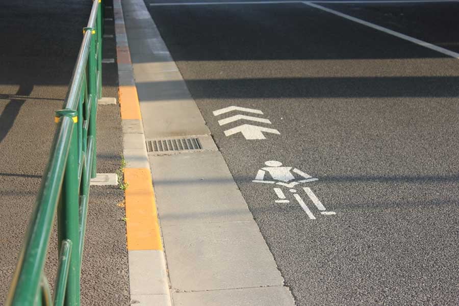 自転車専用道路（画像：写真AC）