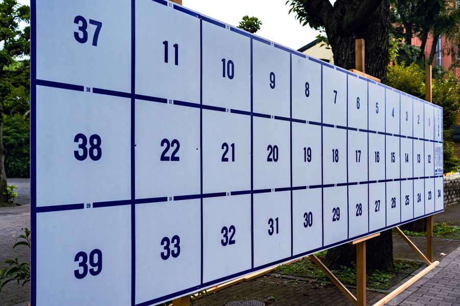 選挙ポスターの掲示板(画像:写真AC)