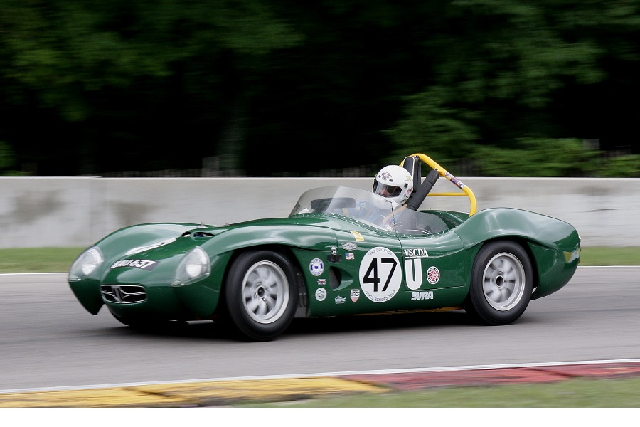 トーネード・サンダーボルト。プリミティブなルックスのスポーツカーではあるが、そのパフォーマンスは1950年代の2リッターエンジン車としては優秀でありこの個体はアメリカ東海岸のヒストリックカーレースではおなじみの存在である（画像：矢吹明紀）