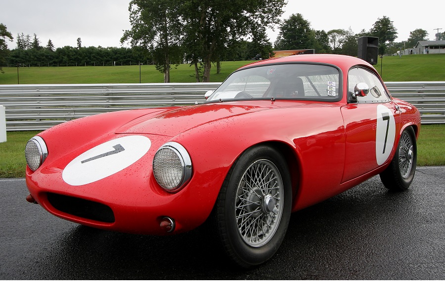 1957年当時、キットカーとしては最高性能を誇った名車である。ボディは現代でもほとんど例が無いFRPモノコック。スチールのフレームはフロントAピラーの補強以外には持たない（画像：矢吹明紀）