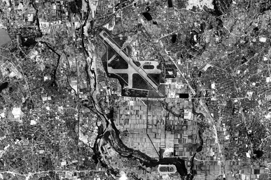1963年頃の伊丹空港の周辺の航空写真（画像：国土地理院）