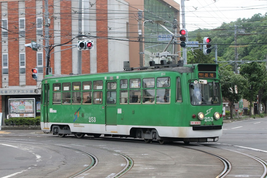 札幌市電の路面電車（画像：写真AC）