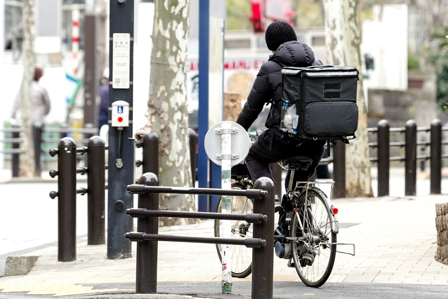 フードデリバリー配達員のイメージ（画像：写真AC）