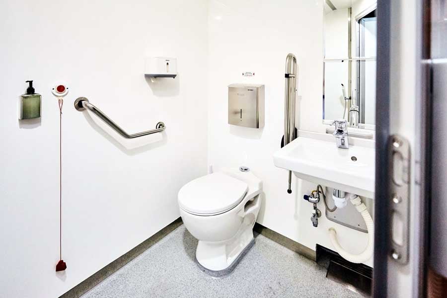 シャワーバスのトイレ（画像：Go Banyo）