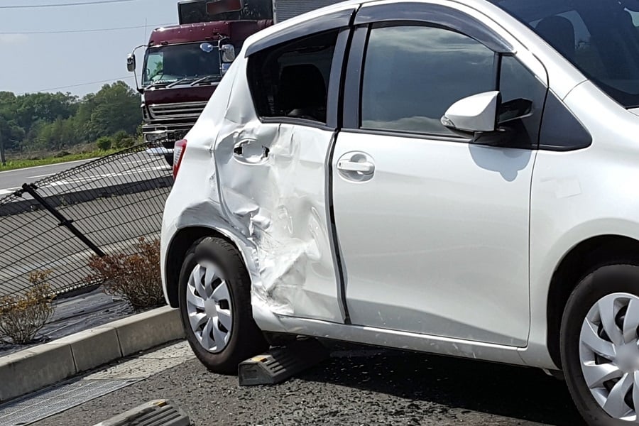 事故を起こした車のイメージ（画像：写真AC）