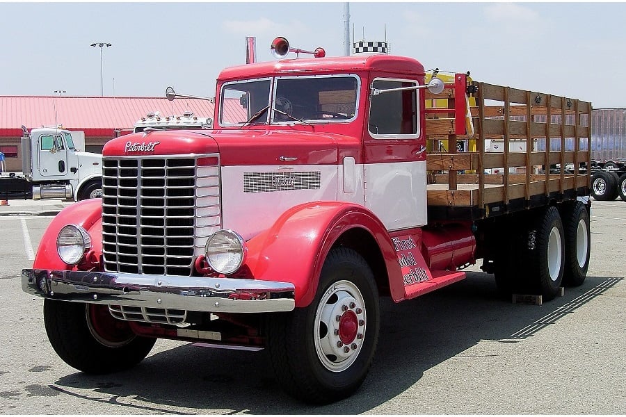 1939年型ピータービルト260。ピータービルトとしては最初期のモデル。生産当時のままに美しくレストアされている（画像：矢吹明紀）