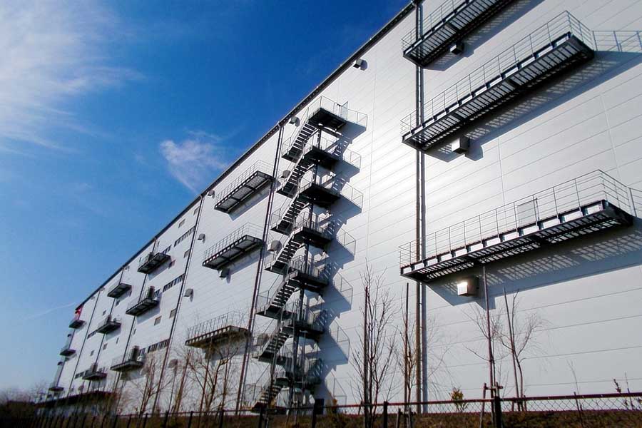 大型倉庫（画像：写真AC）