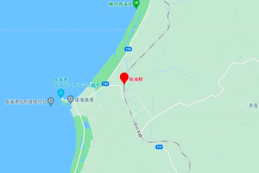 JR北海道・宗谷本線の抜海駅の位置（画像：（C）Google）