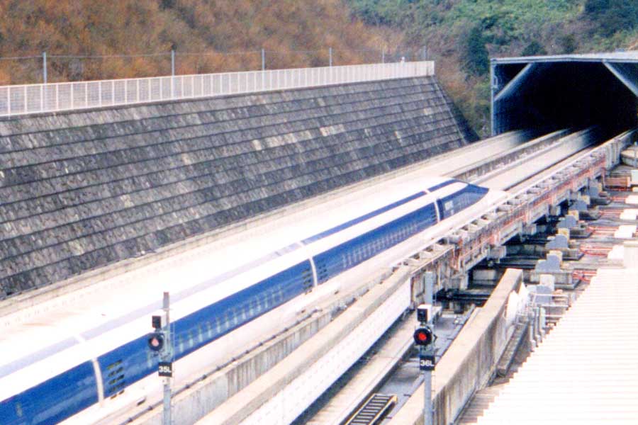 リニアモーターカー（画像：写真AC）