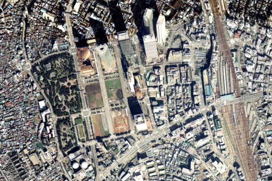 1980年頃の新宿駅西口の航空写真（画像：国土地理院）
