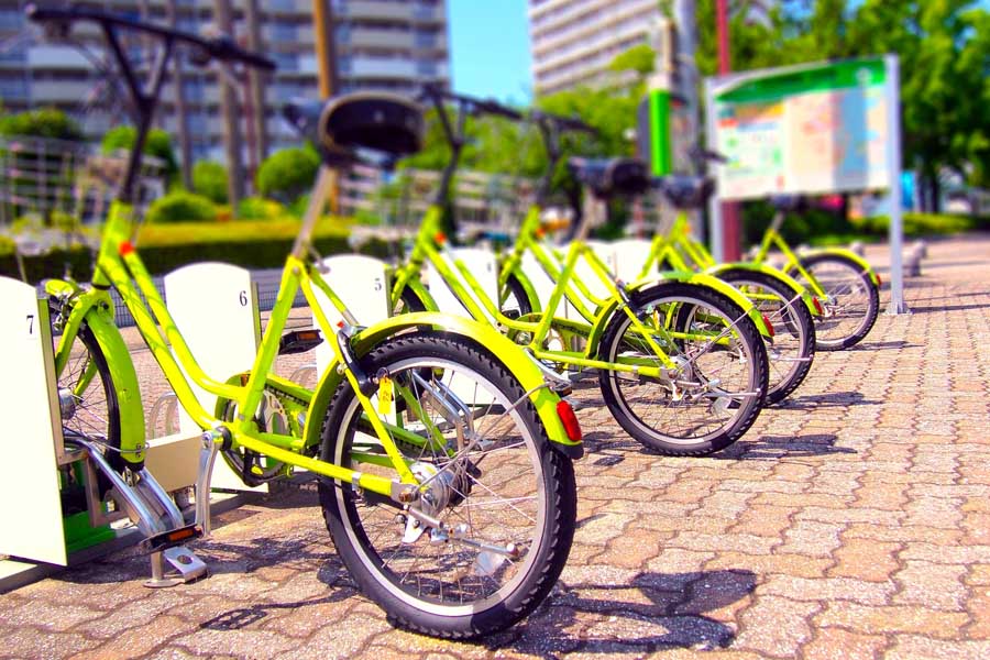 シェアサイクルとサイクルポート（画像：写真AC）