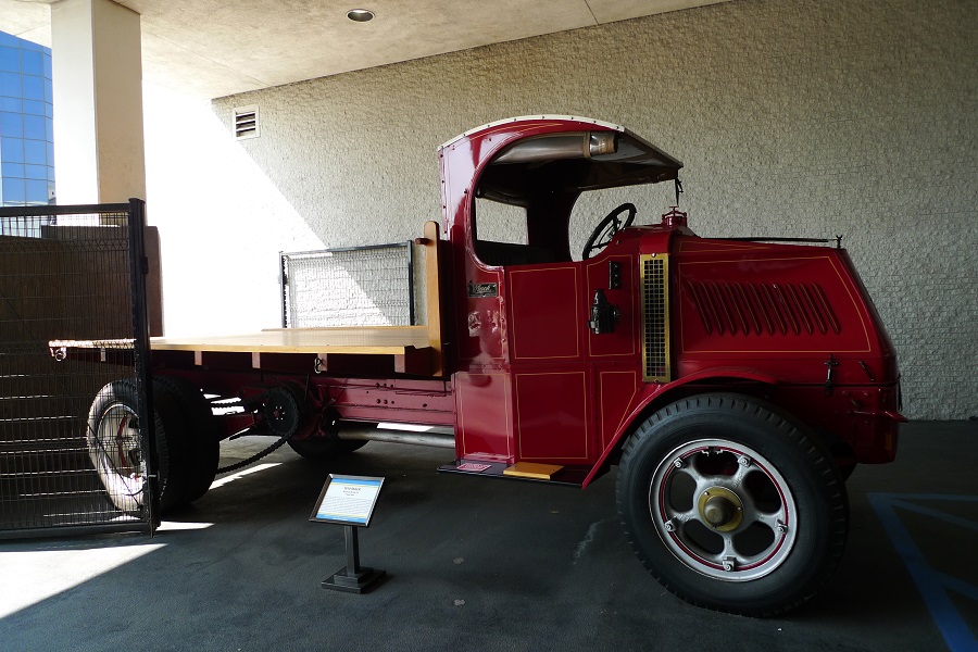 「Build like Mack Truck」すなわち頑丈という意味の形容表現にもなったマックAC（画像：矢吹明紀）