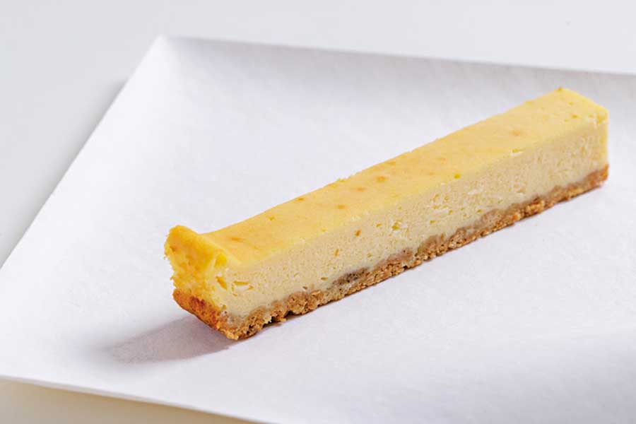 ふたつ星4047の「チーズケーキスティック」（画像：JR九州）