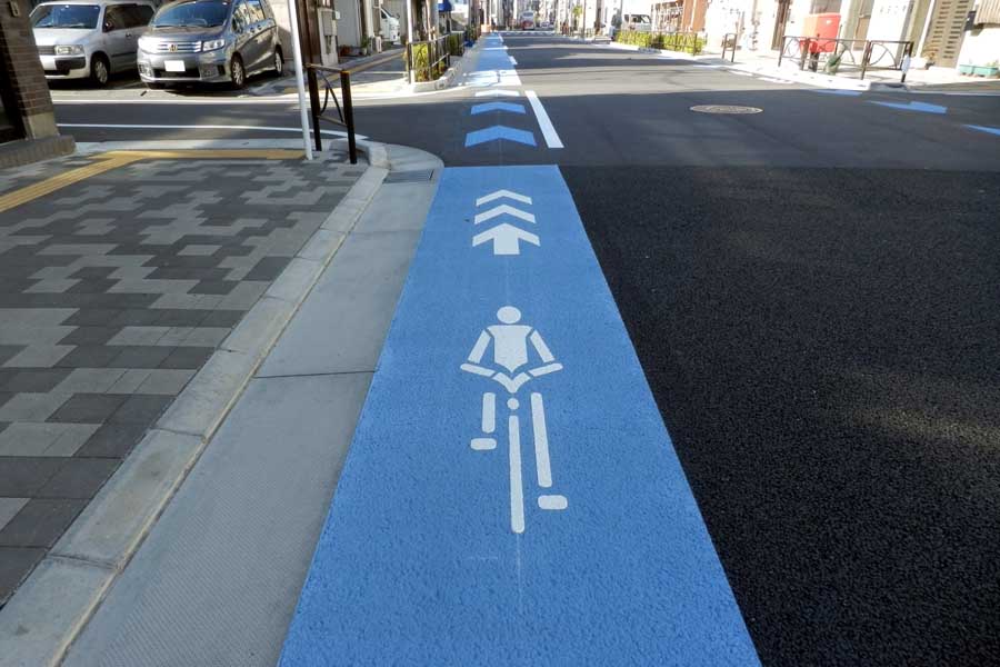自転車専用通行帯（画像：写真AC）