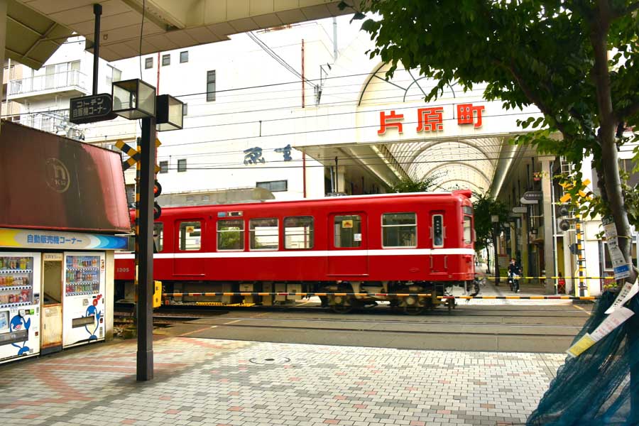 高松市の中心部は、日本一とも称されるほどのアーケード商店街が広がる（画像：小川裕夫）