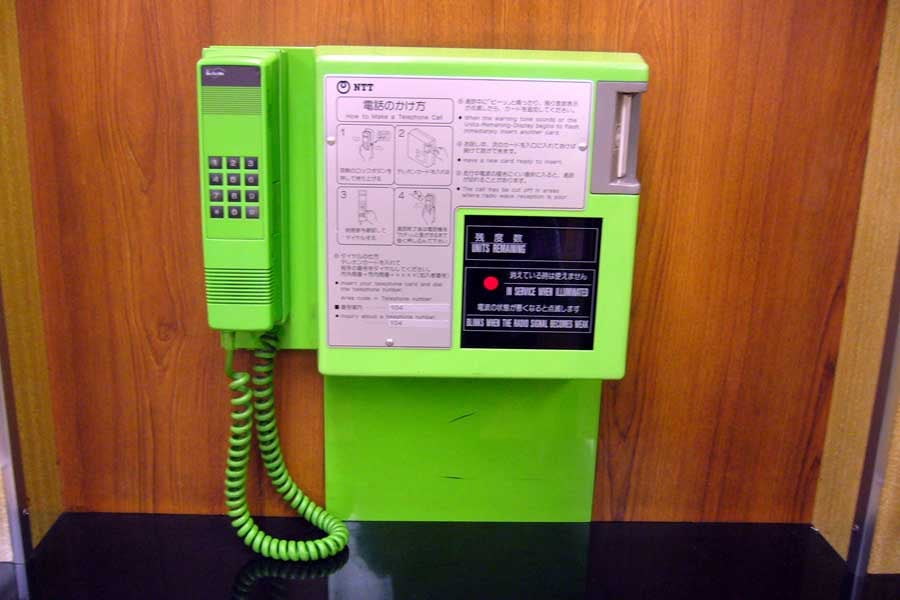 阪急電鉄6300系に設置されていたテレホンカード専用の公衆電話（画像：岸田法眼）