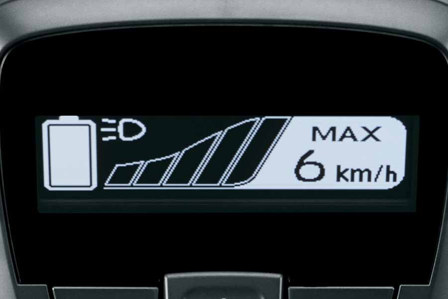 トヨタの立ち乗り電動三輪車「C+walk T」（画像：トヨタ）。