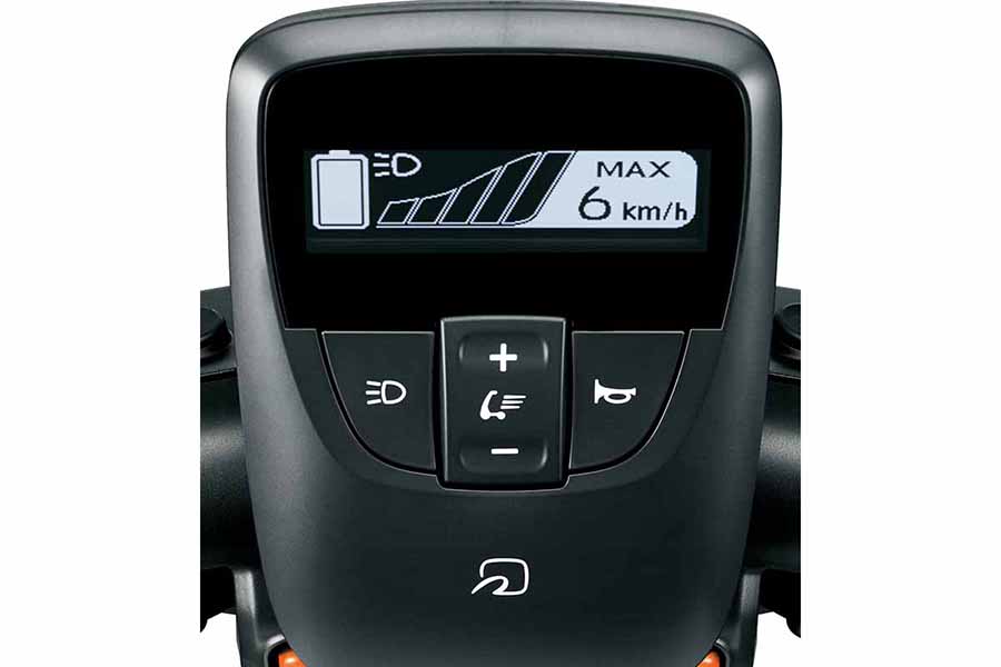 トヨタの立ち乗り電動三輪車「C+walk T」（画像：トヨタ）。