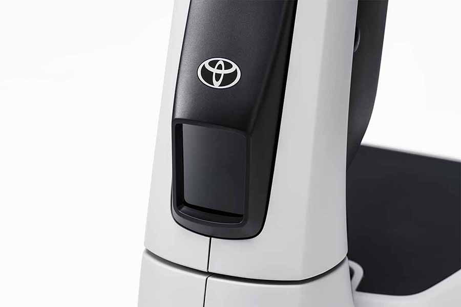 トヨタの立ち乗り電動三輪車「C+walk T」（画像：トヨタ）。