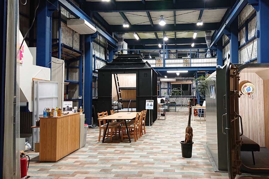 米国製。約4.5畳の空間にベットと放射線物質など除去できる空気清浄機などが備え付けられている。食糧を備蓄すれば、4人が2週間過ごすことができる。シェルター設置費用は工事込みで1500万円（画像：バリアホーム）