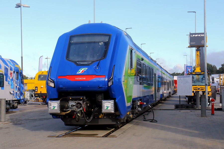 日立レール製のハイブリッド車両「マサッチョ」。ブルースの愛称が付く（画像：橋爪智之）