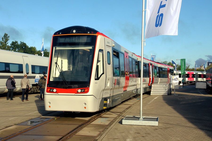 英国ウェールズ地方に導入される電気／バッテリーバイモードトラム（画像：橋爪智之）