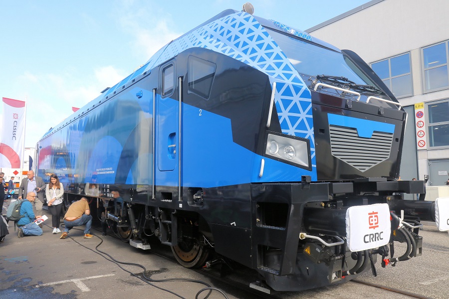 中国CRRC製の汎用型電気機関車バイソン（画像：橋爪智之）