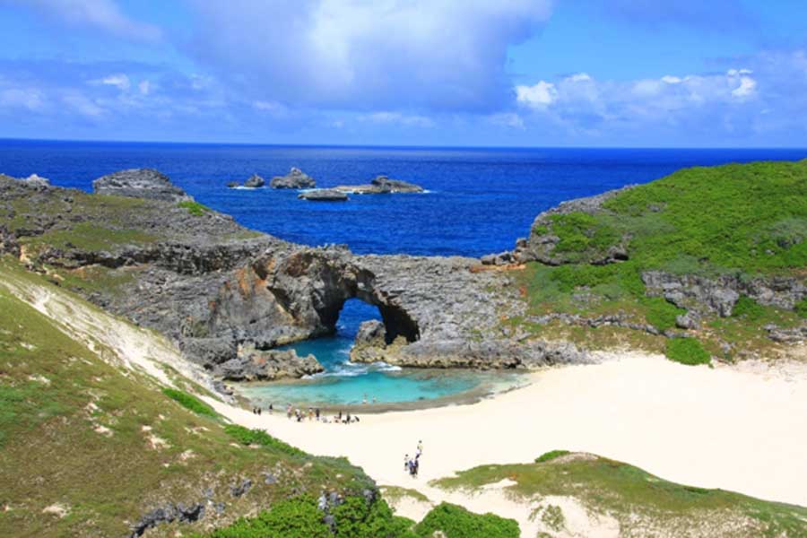 一生に一度は行きたい離島（画像：阪急交通社）