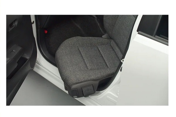 トヨタ「ウェルキャブ」ターンチルトシート（画像：トヨタ）
