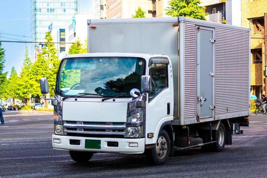トラック（画像：写真AC）