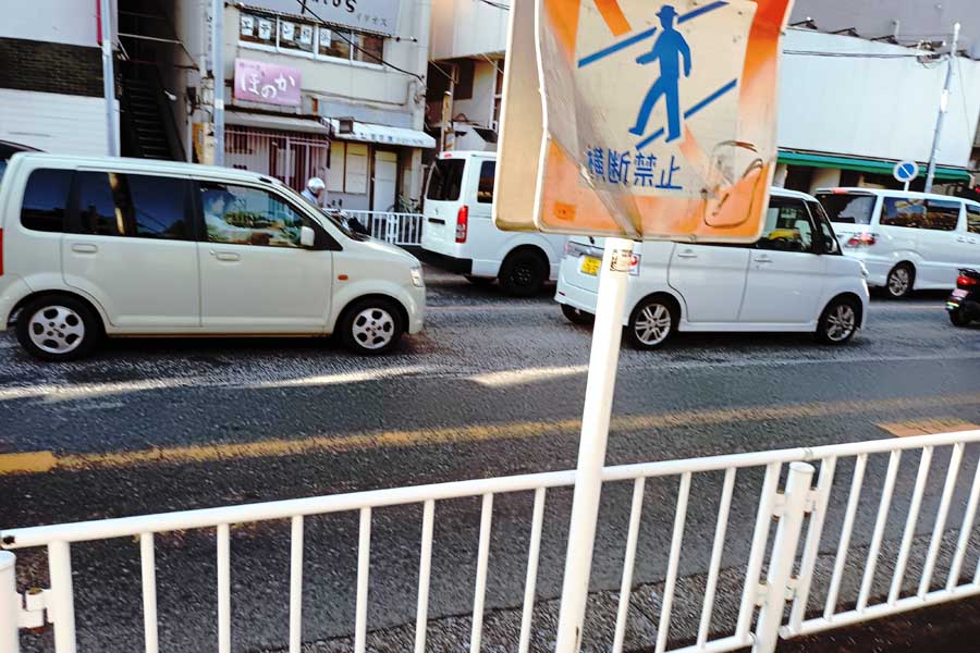 事故現場となった横浜市西区浅間町5丁目の様子（画像：日野百草）