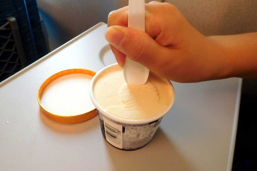 車内販売のイメージ（画像：写真AC）