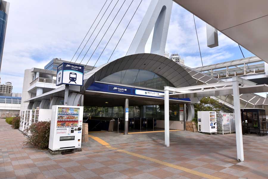 りんかい線は、池袋・新宿・渋谷とも直結し、多くの若者を台場へと引き寄せる（画像：小川裕夫）