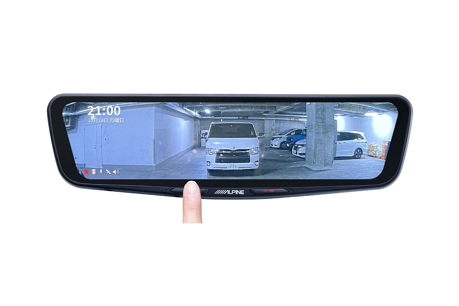 ワンタッチでデジタルミラーからルームミラーへ切替え。デジタルミラー時（画像：アルパインマーケティング）
