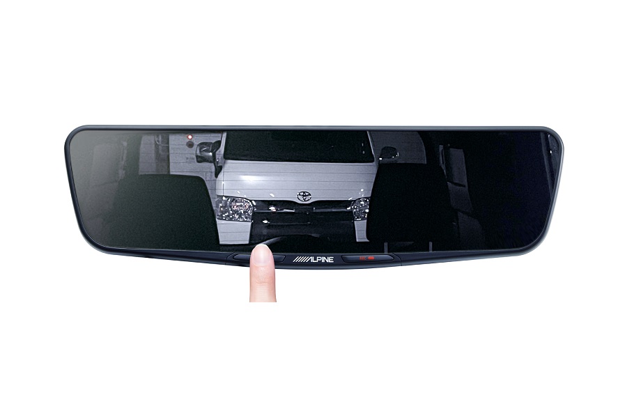 ワンタッチでルームミラーに切替え（画像：アルパインマーケティング）