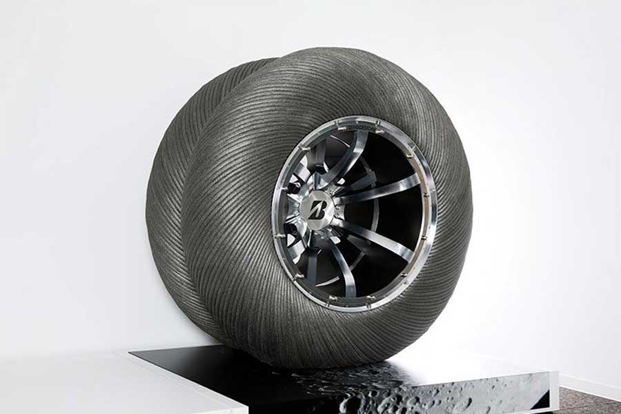 月面環境でも耐えられるオール金属製タイヤ（画像：ブリヂストン）