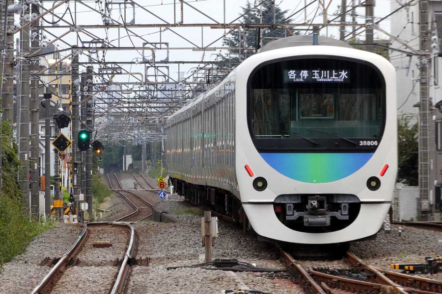 西武鉄道30000系スマイルトレイン（画像：岸田法眼）