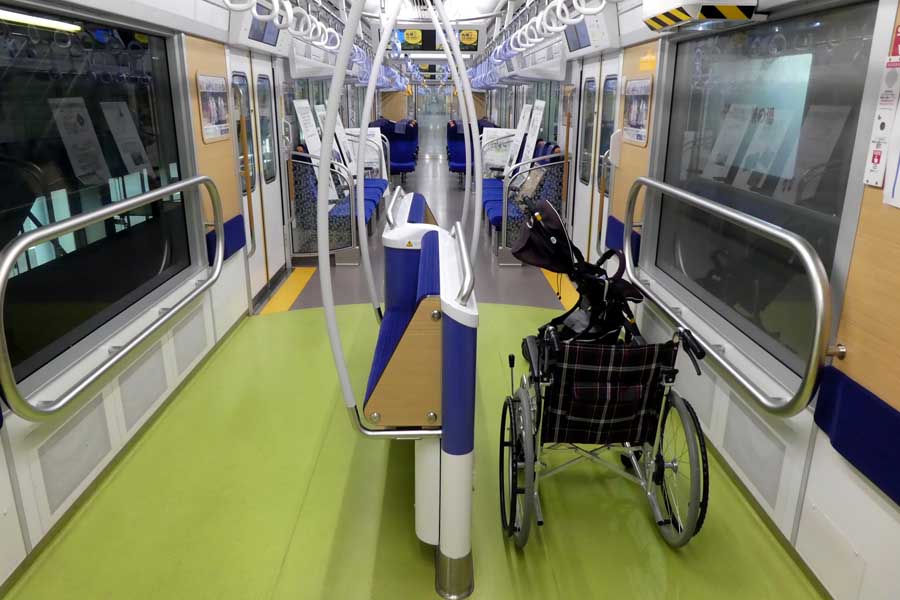 西武鉄道40000系のパートナーゾーン（画像：岸田法眼）