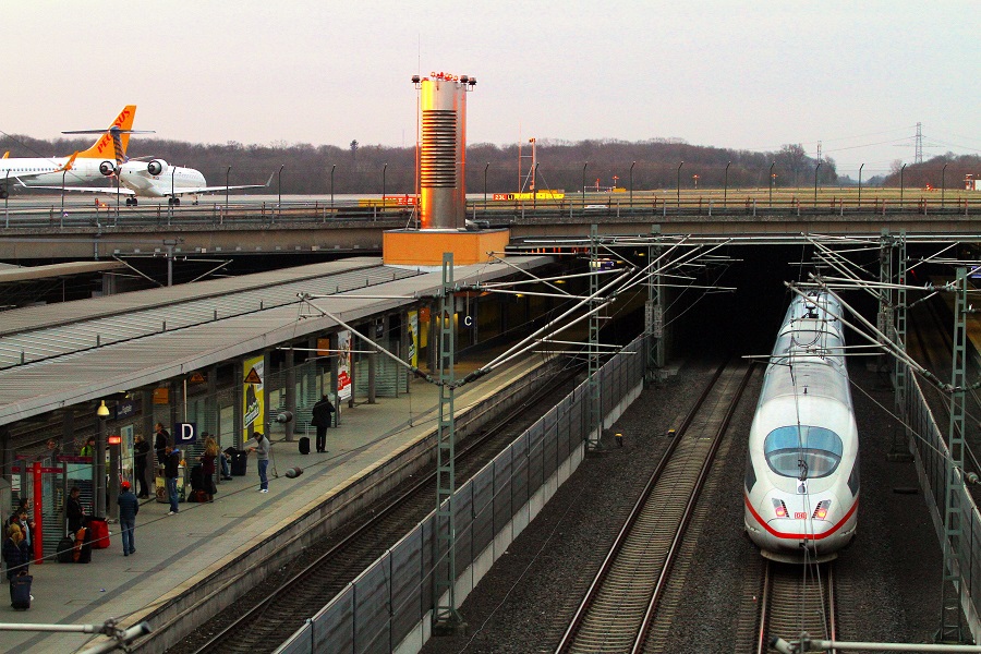 デュッセルドルフ空港に隣接するデュッセルドルフ空港駅。鉄道による空港アクセスは今後地方空港へも拡大していく方向へ向かっている（画像：橋爪智之）