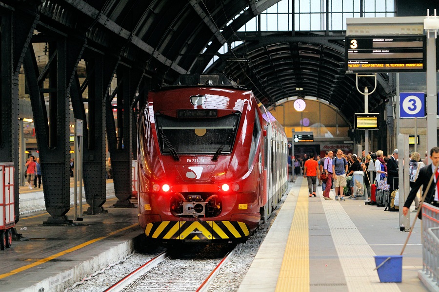 ミラノとマルペンサ空港を30分で結ぶマルペンサエクスプレス。大規模国際空港が都心部から離れた郊外に位置する例は日本だけではない（画像：橋爪智之）