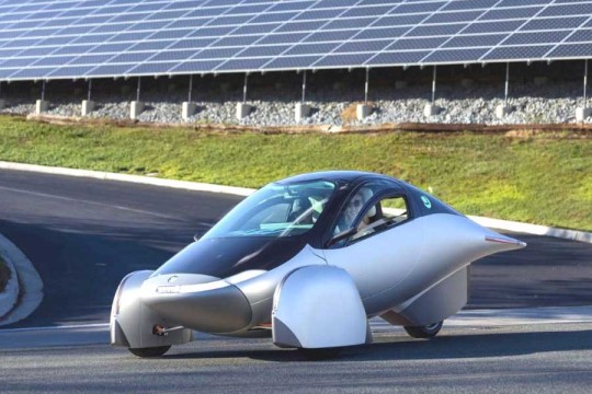 「3輪ソーラーカー」の予約金だけで1400億円！ 米Aptera Motorsの描く近未来的思考とは