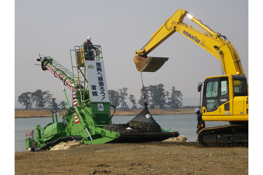 コマツ製の水陸両用ブルドーザー「コマツD155W-1」（画像：青木あすなろ建設）