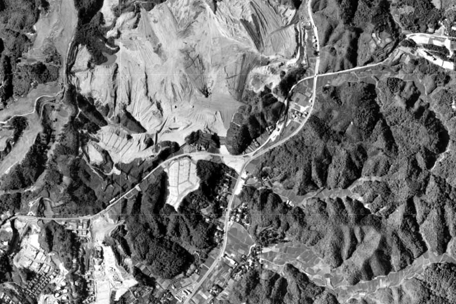 1963年頃の西鎌倉駅周辺の航空写真。湘南モノレールの開業は1970年（画像：国土地理院）