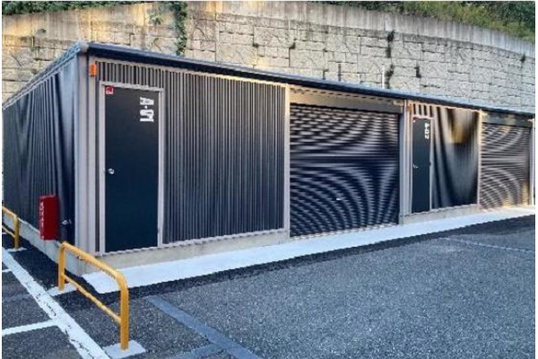 町の駐車場を「秘密基地」に！ アウトドアレジャー需要に応えるガレージ事業が開始（画像：いえらぶ）
